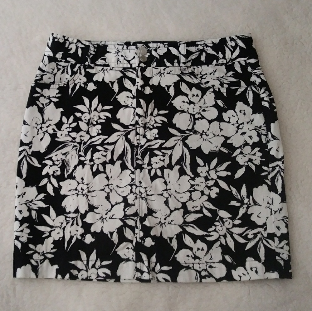 Chaps Black and White Skirt